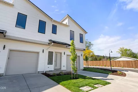 2024 Sunset Dr #2, Medford, OR 97501