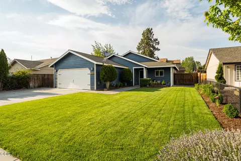 3029 SW Peridot Ave, Redmond, OR 97756