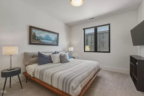 Bedroom - 62333 Mcclain Dr, Bend, OR 97703 photo 3 of 5