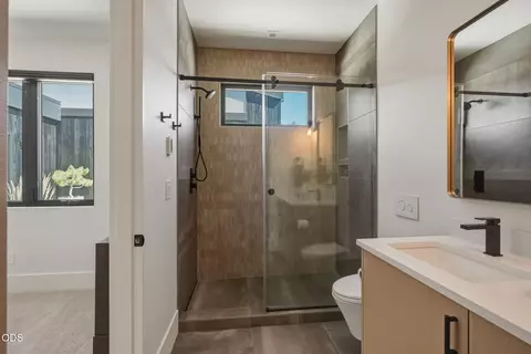 Bath - 62333 Mcclain Dr, Bend, OR 97703 photo 5 of 10