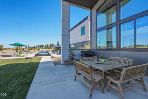 Exterior - 62333 Mcclain Dr, Bend, OR 97703 photo 2 of 11