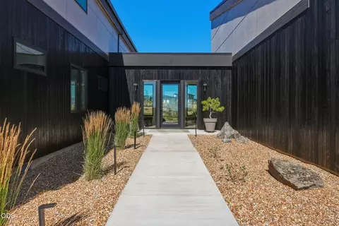Exterior - 62333 Mcclain Dr, Bend, OR 97703 photo 1 of 11
