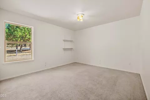 Bedroom - 65015 Hopper Rd, Bend, OR 97703 photo 3 of 6
