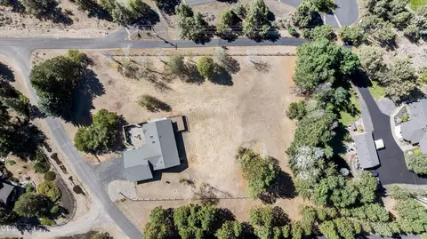 View/Area - 65015 Hopper Rd, Bend, OR 97703 photo 2 of 8