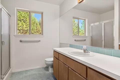 Bath - 65015 Hopper Rd, Bend, OR 97703 photo 2 of 2
