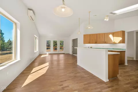 Living - 65015 Hopper Rd, Bend, OR 97703 photo 6 of 6