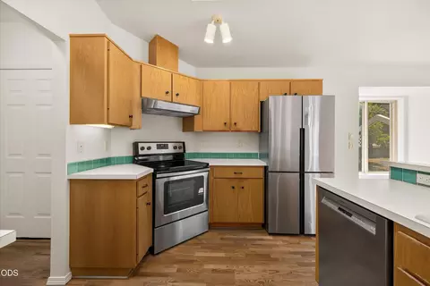 Kitchen - 65015 Hopper Rd, Bend, OR 97703 photo 4 of 4