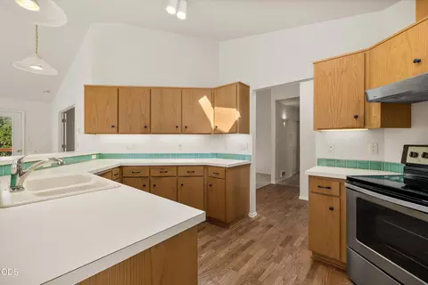 Kitchen - 65015 Hopper Rd, Bend, OR 97703 photo 2 of 4