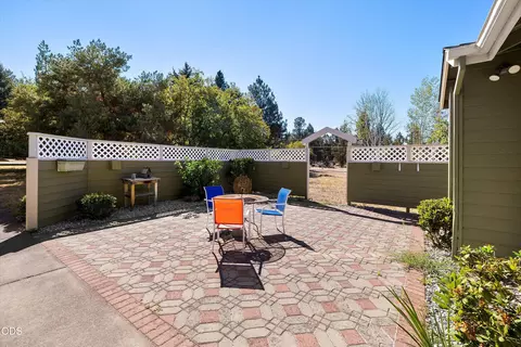 Exterior - 65015 Hopper Rd, Bend, OR 97703 photo 7 of 11