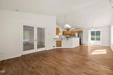 Living - 65015 Hopper Rd, Bend, OR 97703 photo 4 of 6