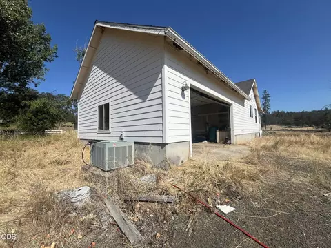 Exterior - 8720 Butte Falls Hwy, Eagle Point, OR 97524 photo 3 of 6