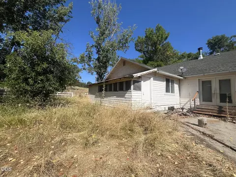 Exterior - 8720 Butte Falls Hwy, Eagle Point, OR 97524 photo 5 of 6