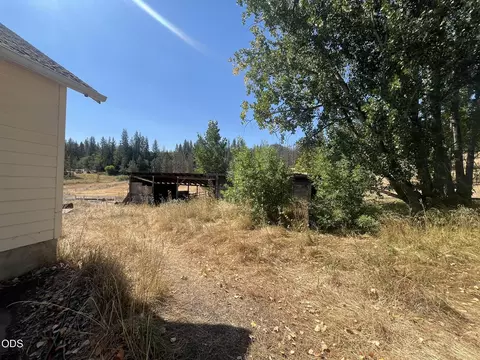 Exterior - 8720 Butte Falls Hwy, Eagle Point, OR 97524 photo 6 of 6