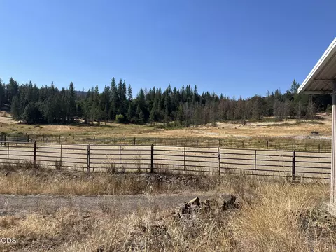 Exterior - 8720 Butte Falls Hwy, Eagle Point, OR 97524 photo 2 of 6