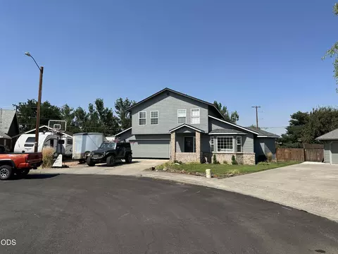 764 NW 19th Pl, Redmond, OR 97756