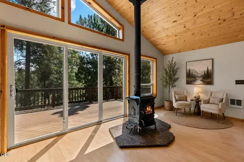 Living - 15150 Yellow Pine Loop, Bend, OR 97707 photo 3 of 9