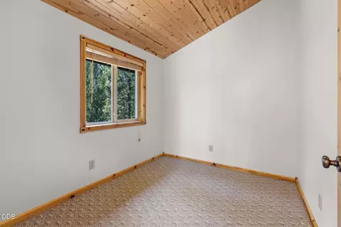 Bedroom - 15150 Yellow Pine Loop, Bend, OR 97707 photo 4 of 4