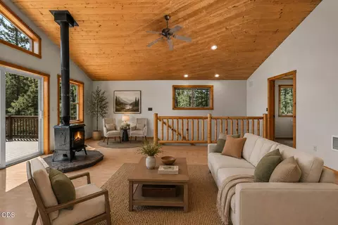 Living - 15150 Yellow Pine Loop, Bend, OR 97707 photo 6 of 9