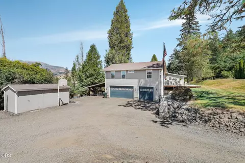 216 Terrace Dr, Glide, OR 97443
