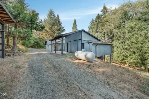 Exterior - 283 Upper Terrace Ln, Glide, OR 97443 photo 4 of 8