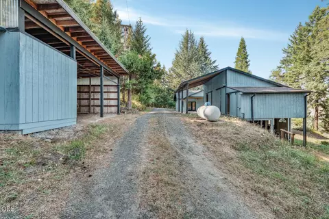 Exterior - 283 Upper Terrace Ln, Glide, OR 97443 photo 5 of 8