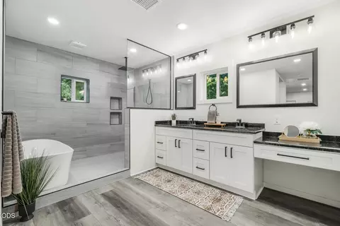 Bath - 283 Upper Terrace Ln, Glide, OR 97443 photo 1 of 3