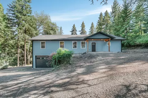 283 Upper Terrace Ln, Glide, OR 97443