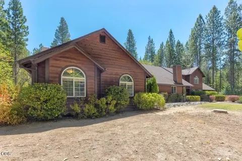 4801 Azalea Dr, Grants Pass, OR 97526