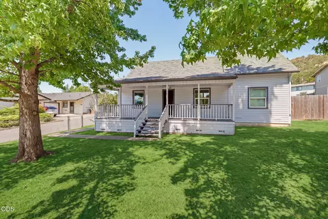 2082 NE Fairview Ave, Grants Pass, OR 97526
