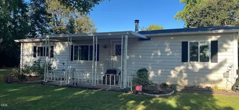 5277 Table Rock Rd, Central Point, OR 97502