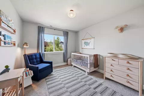 Bedroom - 2866 NE Marea Dr, Bend, OR 97701 photo 4 of 4