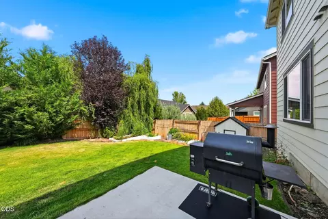 Exterior - 2866 NE Marea Dr, Bend, OR 97701 photo 3 of 6
