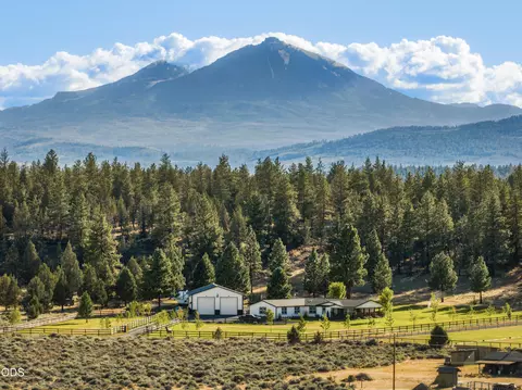 69435 Hinkle Butte Dr, Sisters, OR 97759