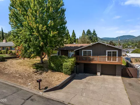 712 NW Savage St, Grants Pass, OR 97526