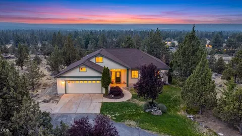 5851 NW 61st St, Redmond, OR 97756