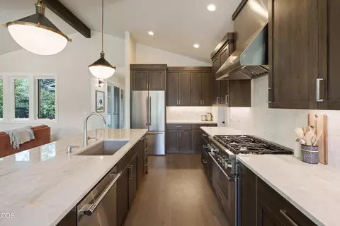 Kitchen - 3178 NW Celilo Ln, Bend, OR 97703 photo 3 of 7