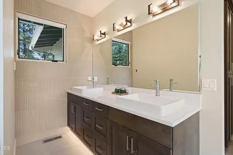 Bath - 3178 NW Celilo Ln, Bend, OR 97703 photo 1 of 4