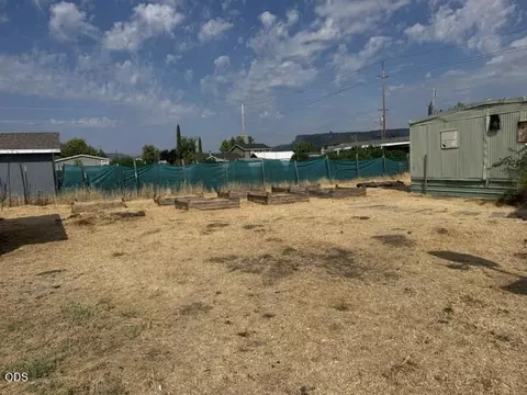 Exterior - 7465 Table Rock Ter, Central Point, OR 97502 photo 4 of 8