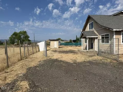 Exterior - 7465 Table Rock Ter, Central Point, OR 97502 photo 2 of 8