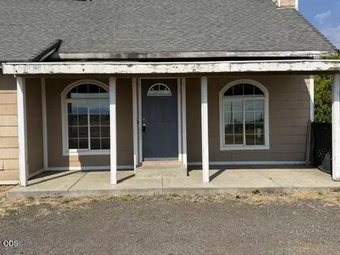 Exterior - 7465 Table Rock Ter, Central Point, OR 97502 photo 6 of 8