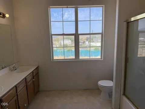 Bath - 7465 Table Rock Ter, Central Point, OR 97502 photo 3 of 3