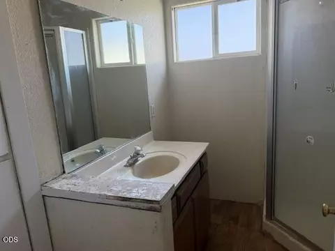 Bath - 7465 Table Rock Ter, Central Point, OR 97502 photo 1 of 3