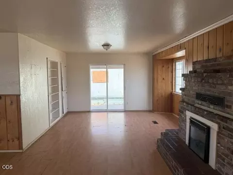Living - 7465 Table Rock Ter, Central Point, OR 97502 photo 2 of 4