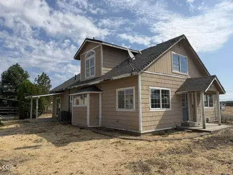 Exterior - 7465 Table Rock Ter, Central Point, OR 97502 photo 3 of 8