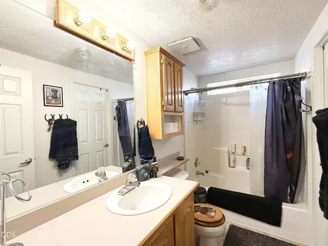 Bath - 65211 97th St, Bend, OR 97703 photo 1 of 1
