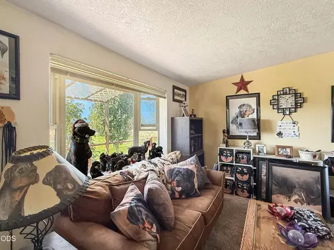 Living - 65211 97th St, Bend, OR 97703 photo 2 of 3