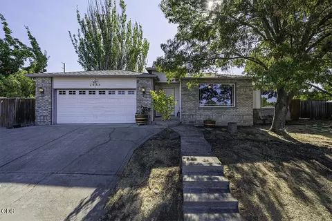 2954 Farmington Ave, Medford, OR 97504