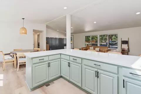 Kitchen - 19700 Baker Rd, Bend, OR 97702 photo 4 of 5