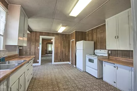 Kitchen - 12707 Highway 238, Applegate, OR 97530 photo 1 of 4