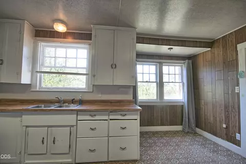 Kitchen - 12707 Highway 238, Applegate, OR 97530 photo 3 of 4